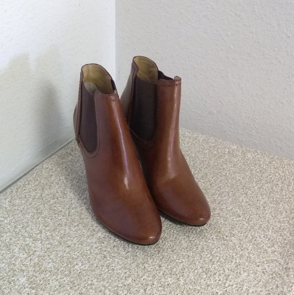 Frye Chelsea Brown Leather Ankle Boots. - Picture 1 of 6
